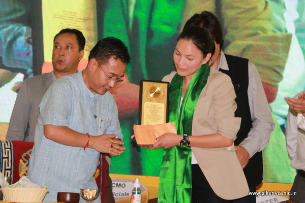 Felicitation to Ms. Phurba Tamang for  Champions of Epic Himalayan-Carbon Neutral Campaign – Green R